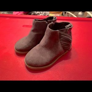 Toddler girls old navy fringe bootie (size 6)